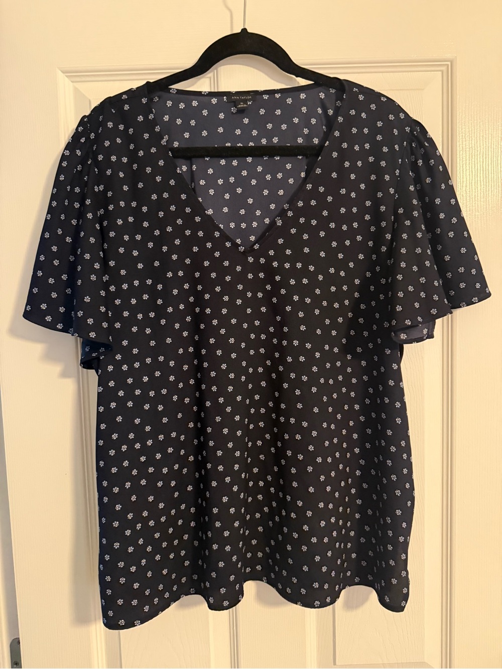 Ann Taylor Navy V-Neck Floral Flutter Sleeve Blouse